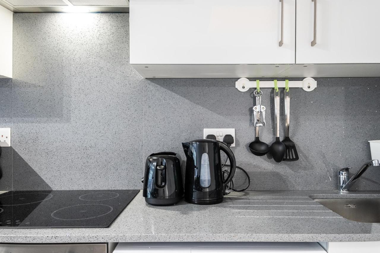 Securematics Superior Studio Apartments London Exteriör bild